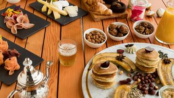 Desayuno continental (MAD 200 por persona)