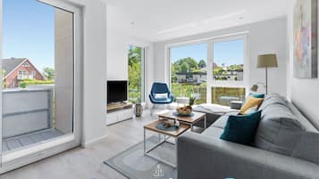 Tv, ett filmbibliotek och en stereo