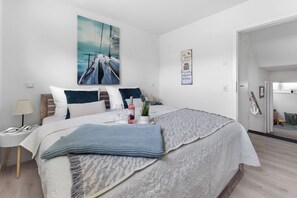 2 bedrooms, desk, travel cot, free WiFi