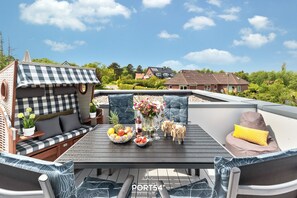 Outdoor dining - Beach house - roof terrace, beach chair, barbecue, shower, washing machine, parking lot (Glücksburg)