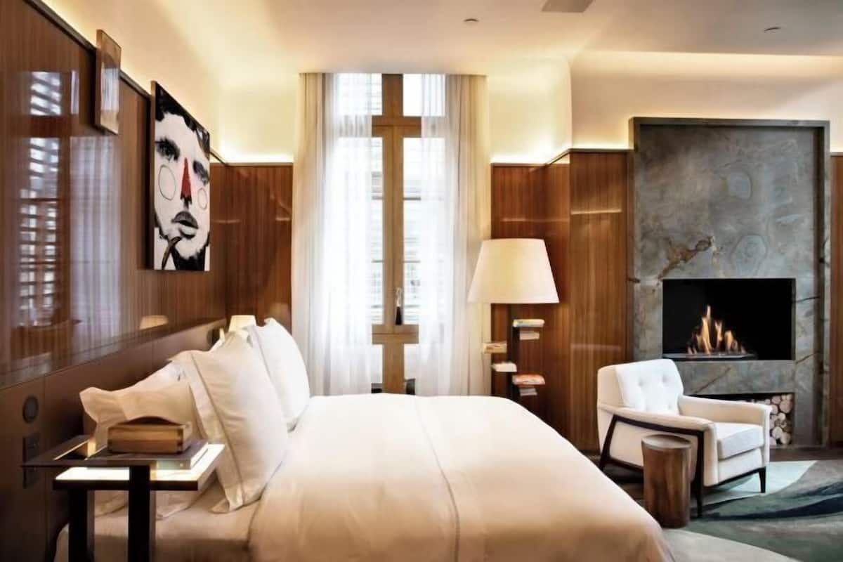Egyptian cotton sheets, premium bedding, pillow-top beds, minibar