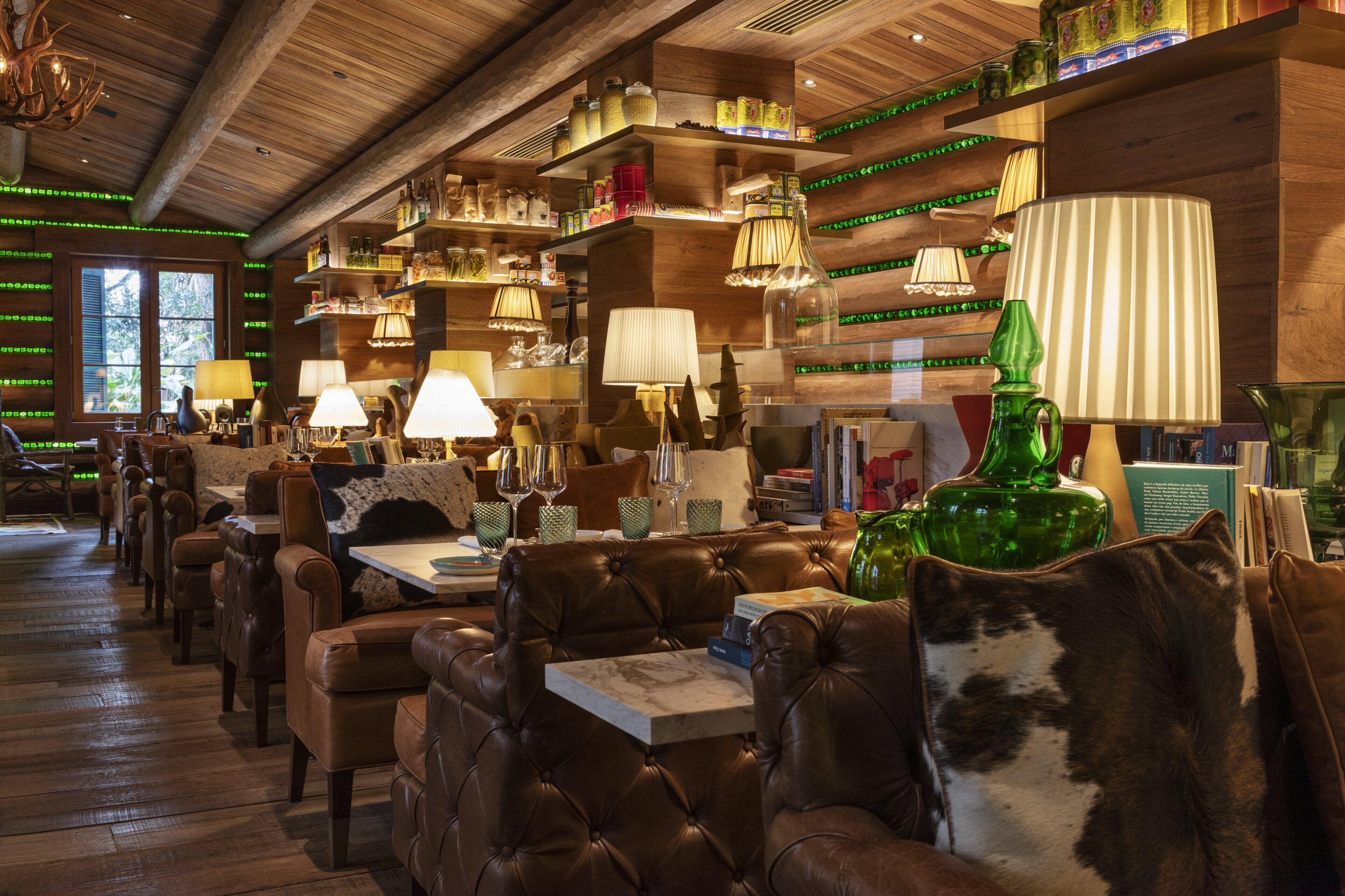 3 restaurants, breakfast, lunch, dinner served; international cuisine