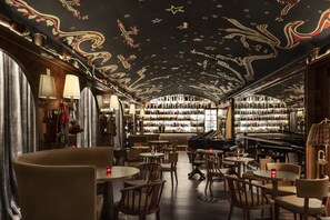 2 bar/ruang istirahat, bar koktel 
