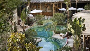 2 piscinas al aire libre