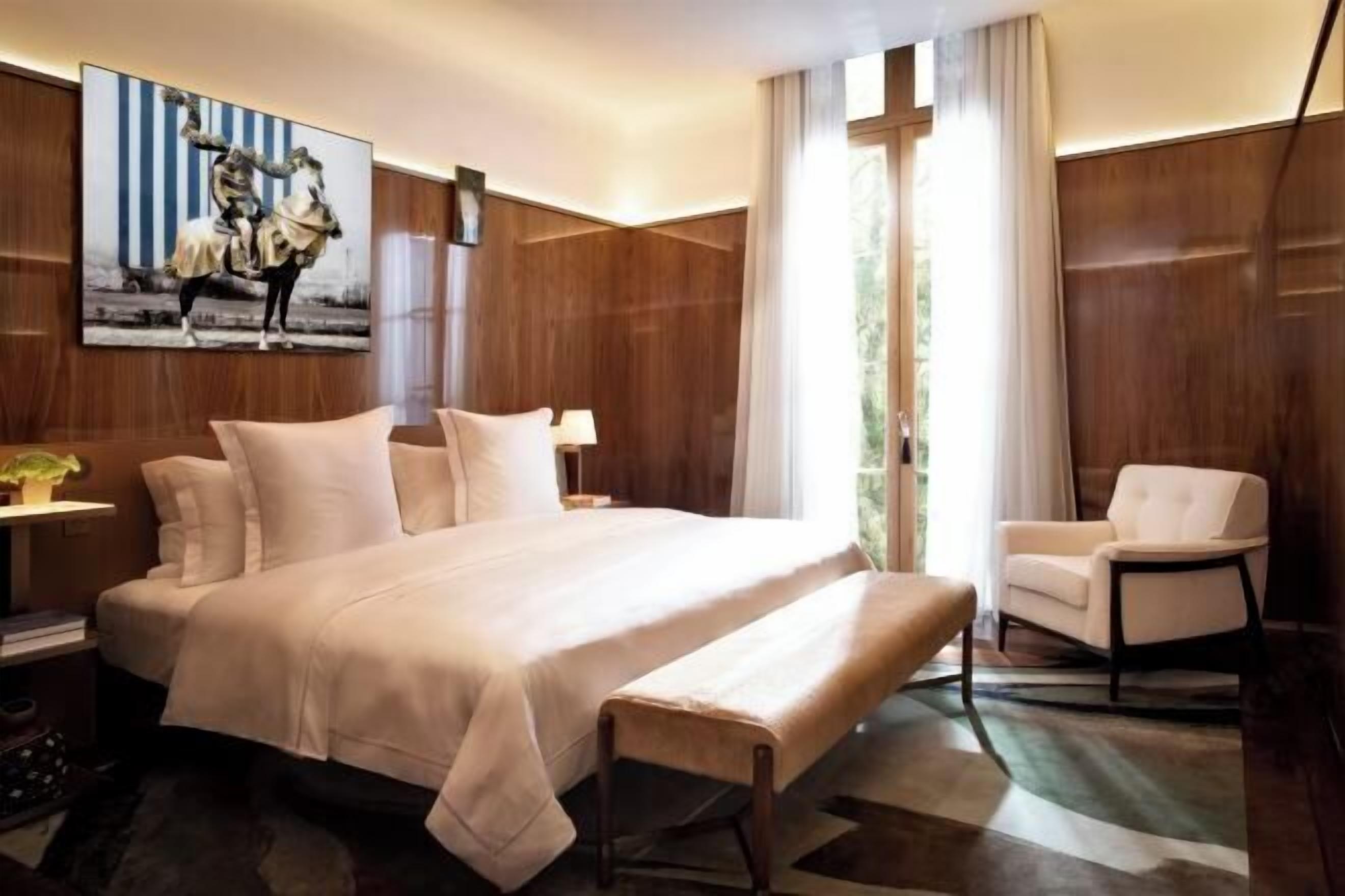 Egyptian cotton sheets, premium bedding, pillow-top beds, minibar