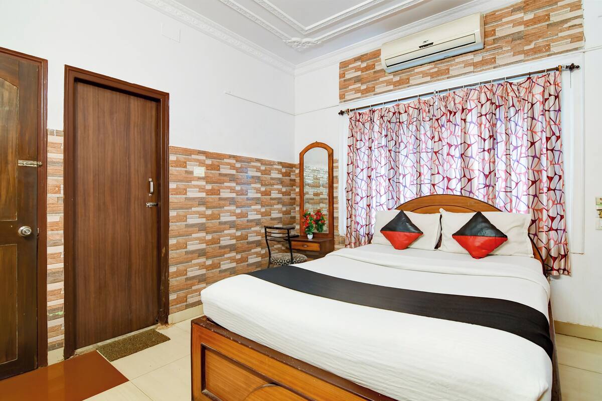 Deluxe Double Room, City View | Egyptian cotton sheets, premium bedding, down duvets, memory-foam beds