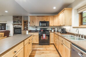 Fridge, microwave, oven, stovetop - Cozy Ouray Townhome with Fireplace | Close to Downtown + Hot Springs (Ouray)