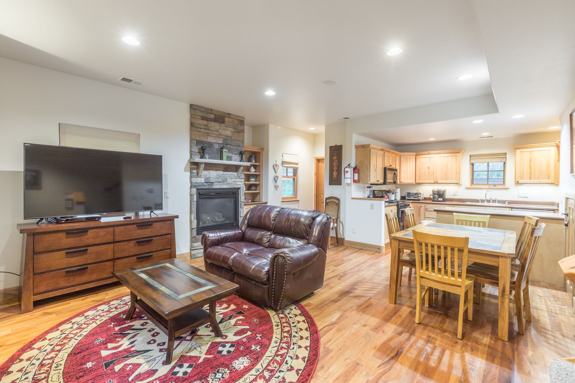 Télévision, cheminée