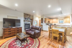 Télévision, cheminée