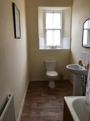 アパートメント ベッド (複数台) | バスルーム | シャワー、ヘアドライヤー、タオル