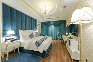 Standard Room, 1 King Bed | Down duvets, individually decorated, individually furnished, desk - WA Hotel (Jeddah)