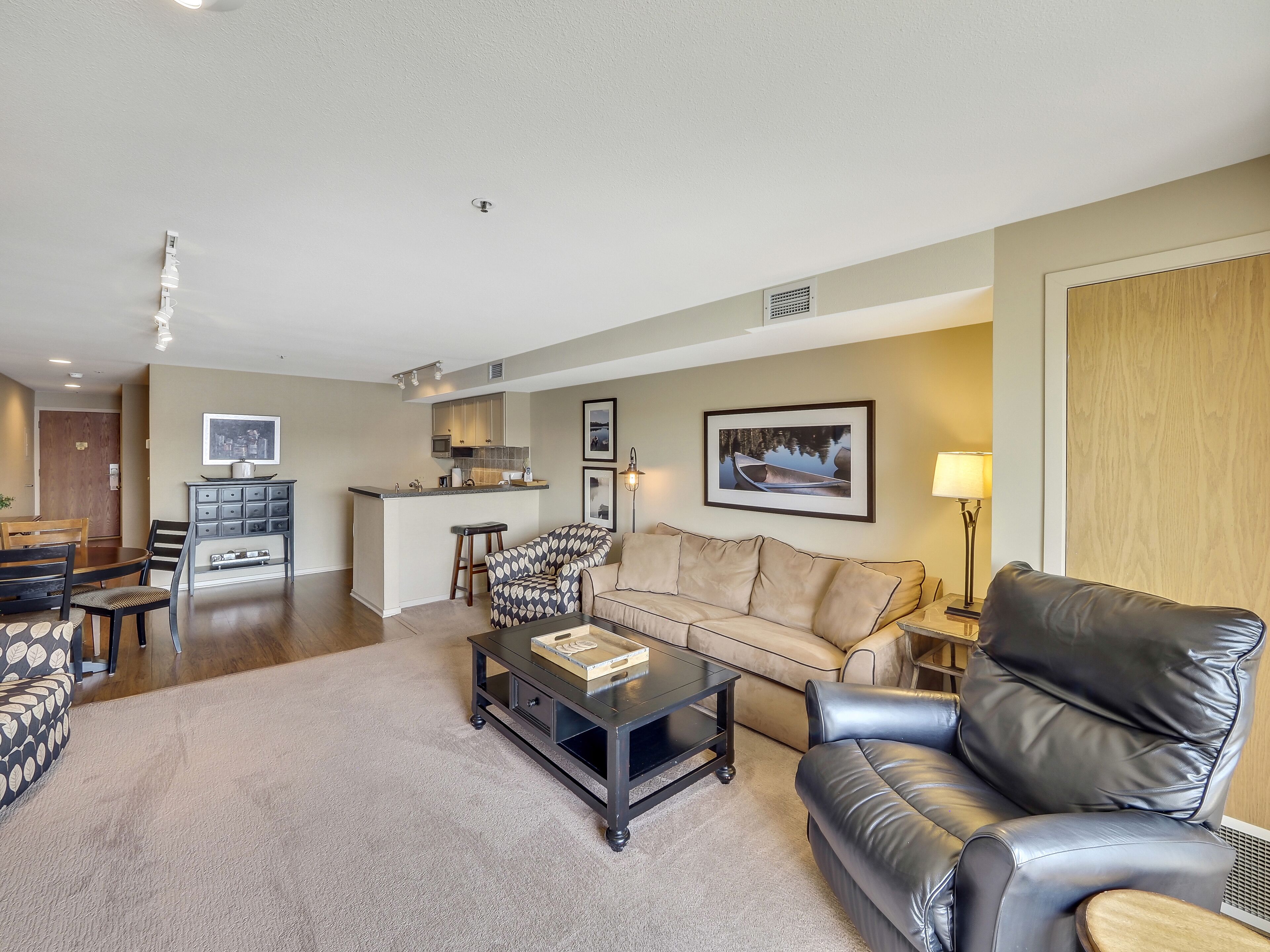 Téléviseur, foyer, lecteur de DVD