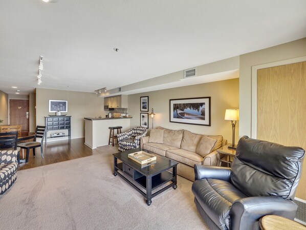 Fernseher, Kamin, DVD-Player