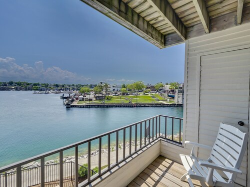 Lake Charlevoix Balcony Suite | Downtown Charlevoix | Pool, Hot Tub, Sauna