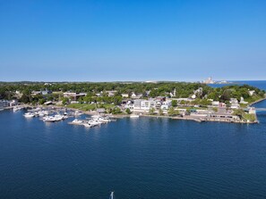 Marina - 234 Edgewater | Lake Charlevoix | Downtown Charlevoix | Pool, Hot Tub, Sauna (Charlevoix)