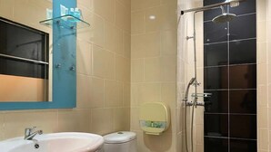 Bathroom - Golden Hotel (Kota Kinabalu)