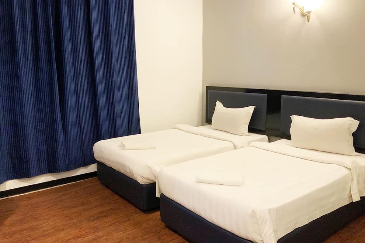 Habitación superior con 2 camas individuales | Escritorio y wifi gratis