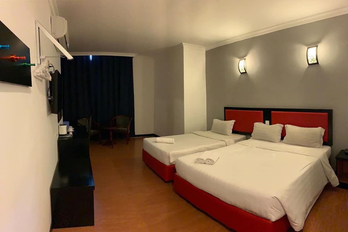Habitación triple superior | Escritorio y wifi gratis
