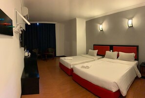 Superior Triple Room | Desk, free WiFi - Golden Hotel (Kota Kinabalu)