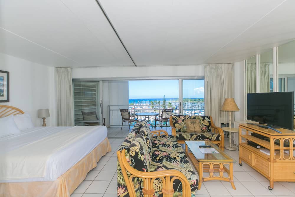 Highly desirable Deluxe One-bedroom Yacht Harbor View! Reserve Today, Will not last Long!!