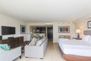 TV - Ilikai Hotel, Breezy City Views! Great for your Hawaiian Getaway! (Honolulu)
