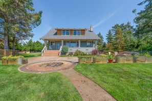Exterior - AMAZING VIEW, Waterfront, HOT TUB, Pets OK, Enclosed Yard (Bliss) (Chinook)