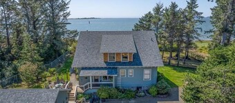 AMAZING VIEW, Waterfront, HOT TUB, Pets OK, Enclosed Yard (Bliss)