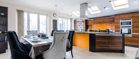 تناول الطعام