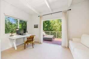 Fernseher, Kamin, Arbeitsbereiche