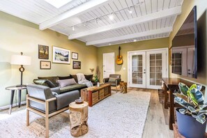 TV, fireplace, offices