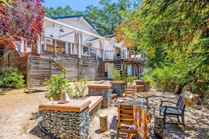 Outdoor dining - Creekside Wine Country Escape w/ Hot Tub + Game Room (Glen Ellen)