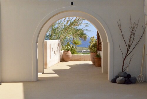 Cactus hideaway with sea views