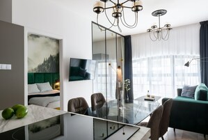 Deluxe Apartment | Individually decorated, individually furnished, desk, laptop workspace