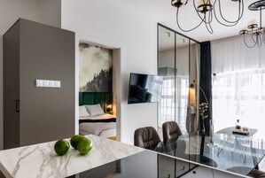 Deluxe Apartment | Individually decorated, individually furnished, desk, laptop workspace