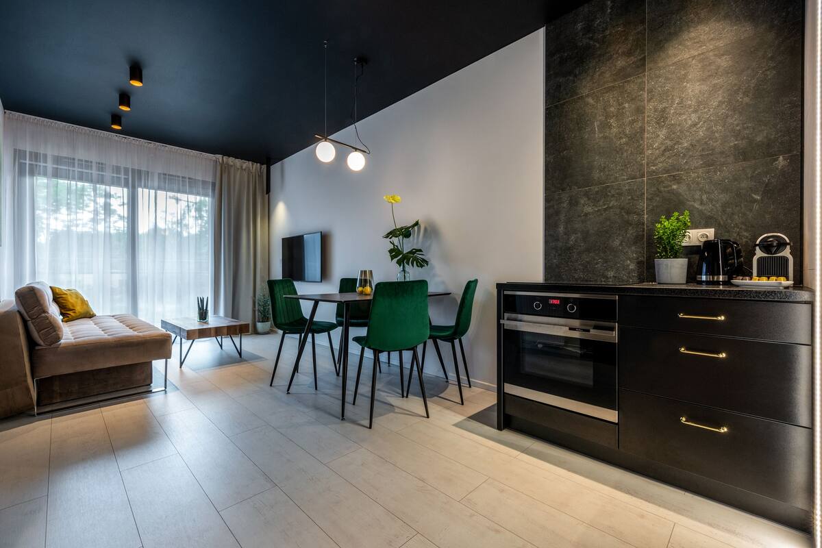 Leilighet – deluxe | Skrivebord, skrivebord for bærbar PC, lydisolert og strykejern/-brett