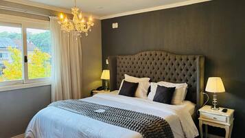 Exclusive Studio | Frigobar, escrivaninha, cortinas blackout, quartos à prova de som