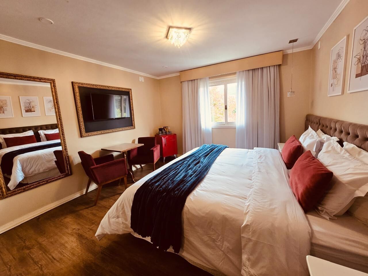 Suite Master | Minibar, desk, blackout curtains, soundproofing
