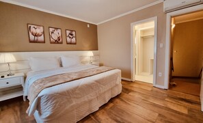 Loft Luxo | Minibar, desk, blackout drapes, soundproofing - Pousada Quinta do Vale (Gramado)