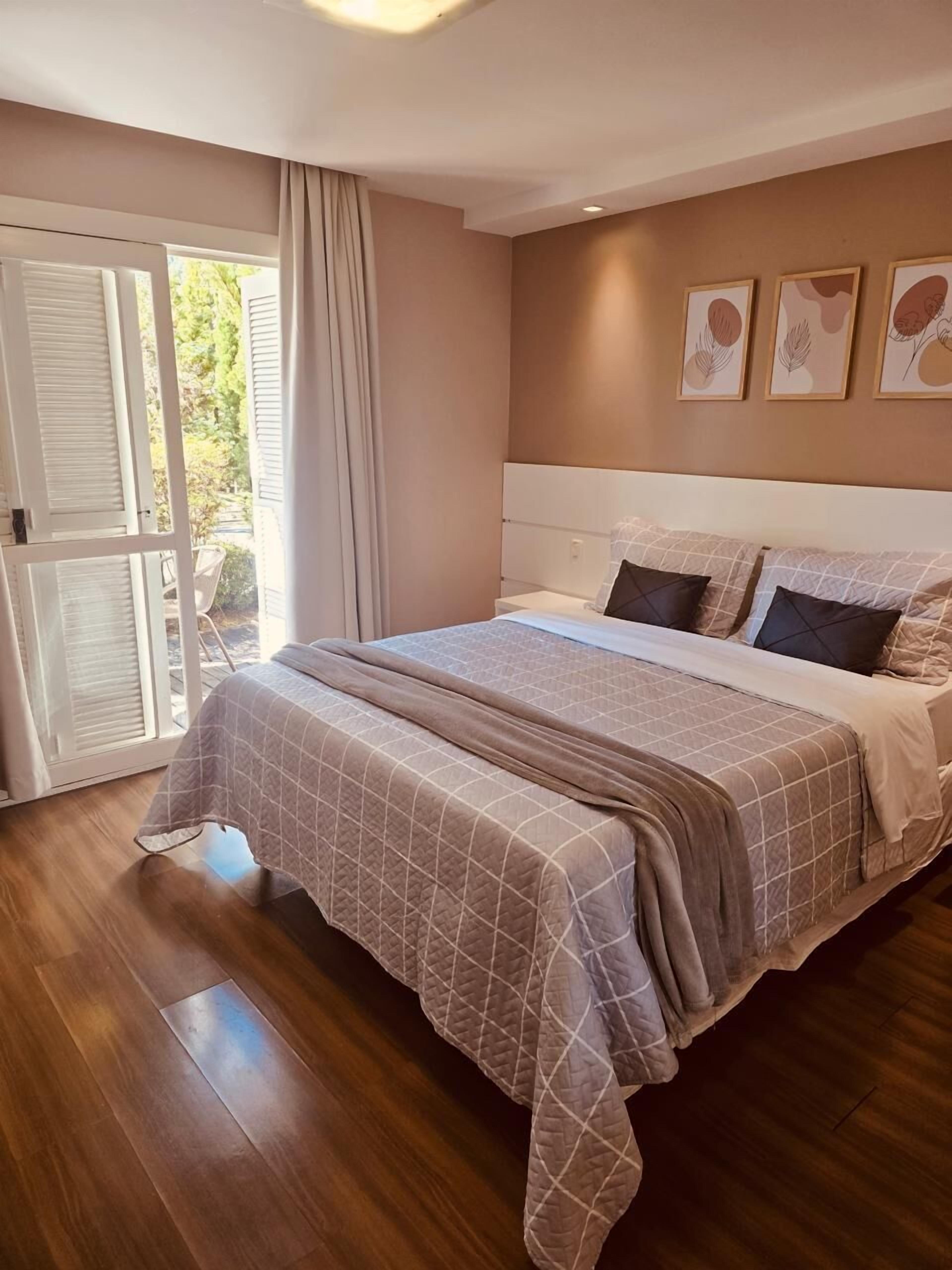 Quarto Luxo com Varanda | Minibar, desk, blackout drapes, soundproofing