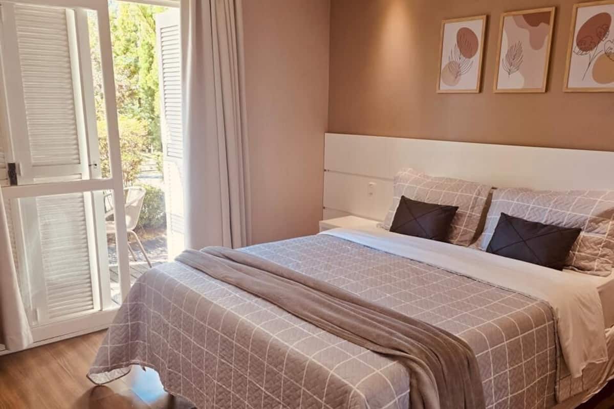 Quarto Luxo com Varanda | Minibar, bureau, rideaux occultants, chambres insonorisées
