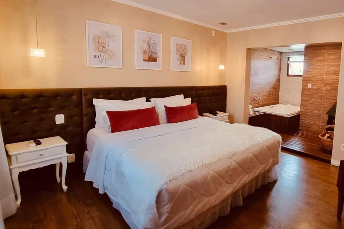 Honeymoon Studio Suite | Minibar, desk, blackout drapes, soundproofing
