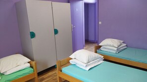 Basic Triple Room | Individually furnished, bed sheets - Hostellerie des Grands Chapeaux (Bayeux)