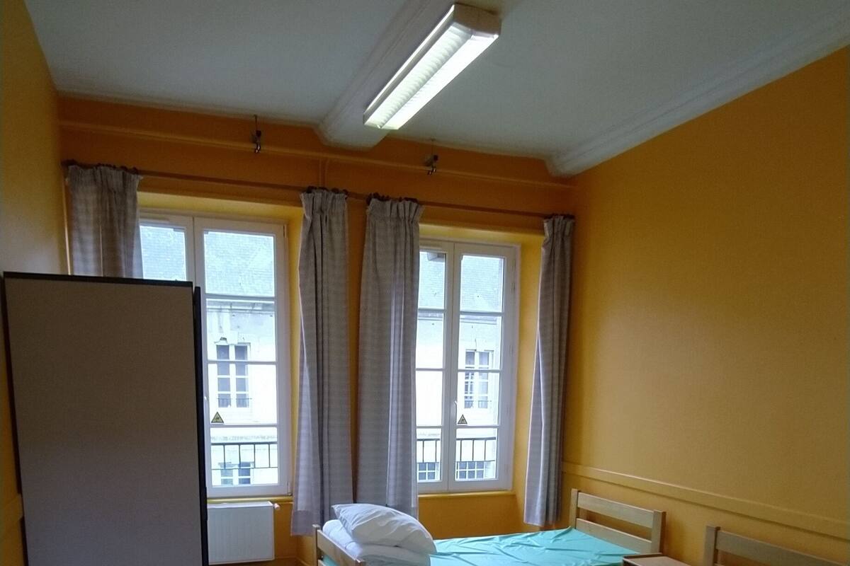 Individually furnished, bed sheets