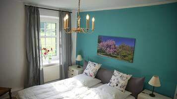 3 slaapkamers, een bureau, reisbedje, gratis wifi