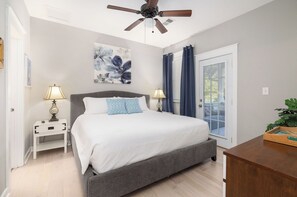 3 bedrooms, iron/ironing board, Internet, bed sheets - Prince's Folly! Walking Distance to Shops and Restaurants! (Folly Beach)