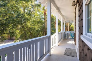 Property grounds - Prince's Folly! Walking Distance to Shops and Restaurants! (Folly Beach)