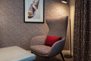 Desk, laptop workspace, soundproofing, iron/ironing board - Leonardo Hotel Chester (Chester)