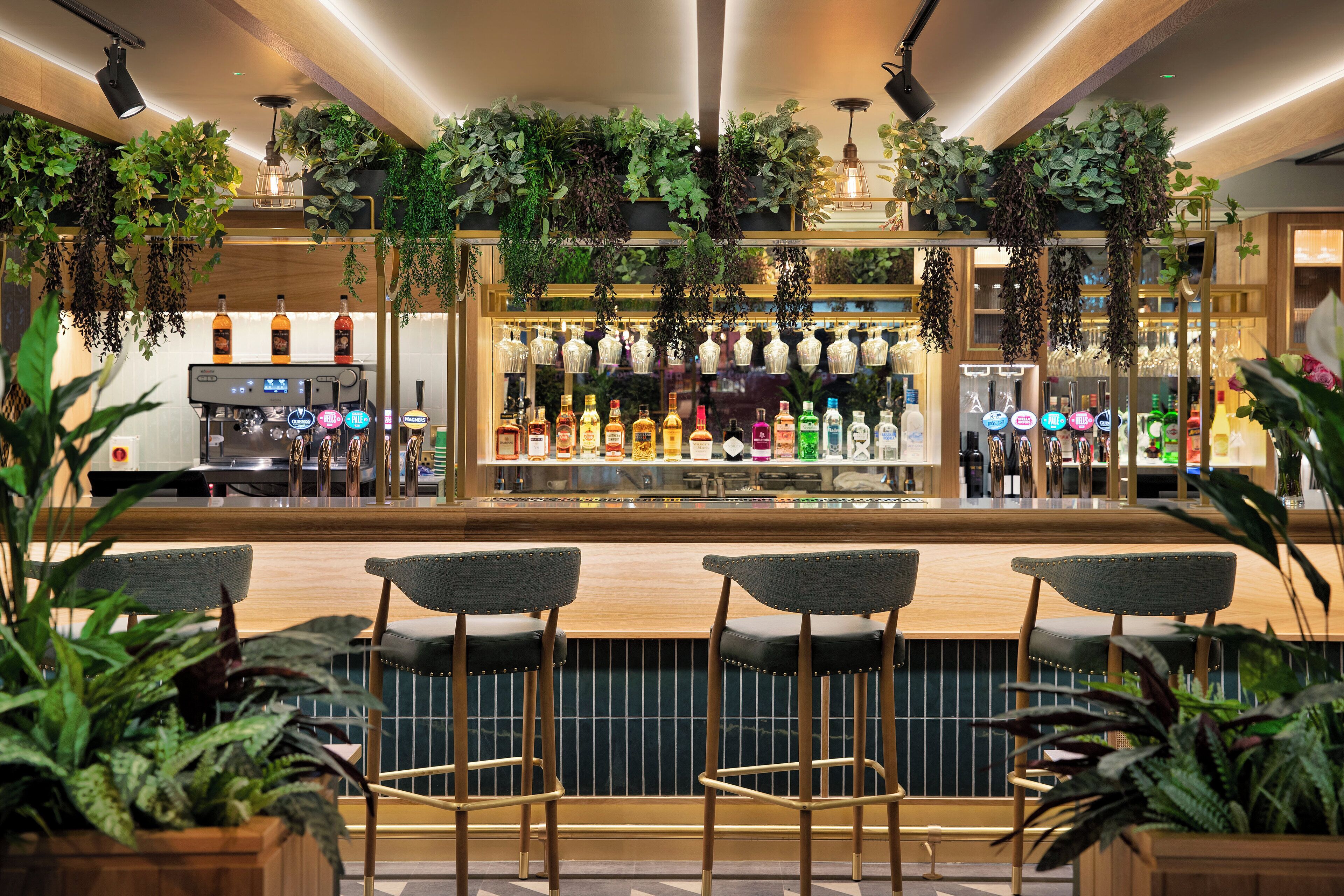 breakfast, lunch, dinner served; british cuisine