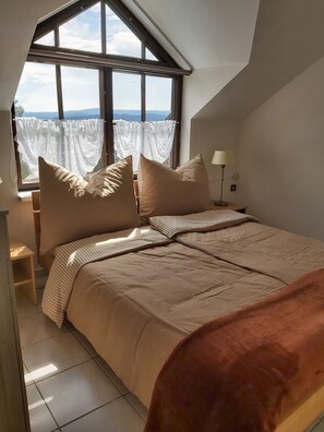 2 Schlafzimmer, Reisekinderbett, kostenloses WLAN, Bettwäsche