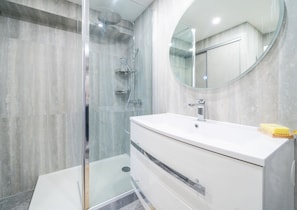 Shower, towels